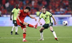 开云体育APP下载-激情比赛中球员全力以赴，为胜利拼搏