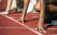 开云APP-拉亚，于电光石火间扼杀悬念，当一位门将决定双红会的孤独走向