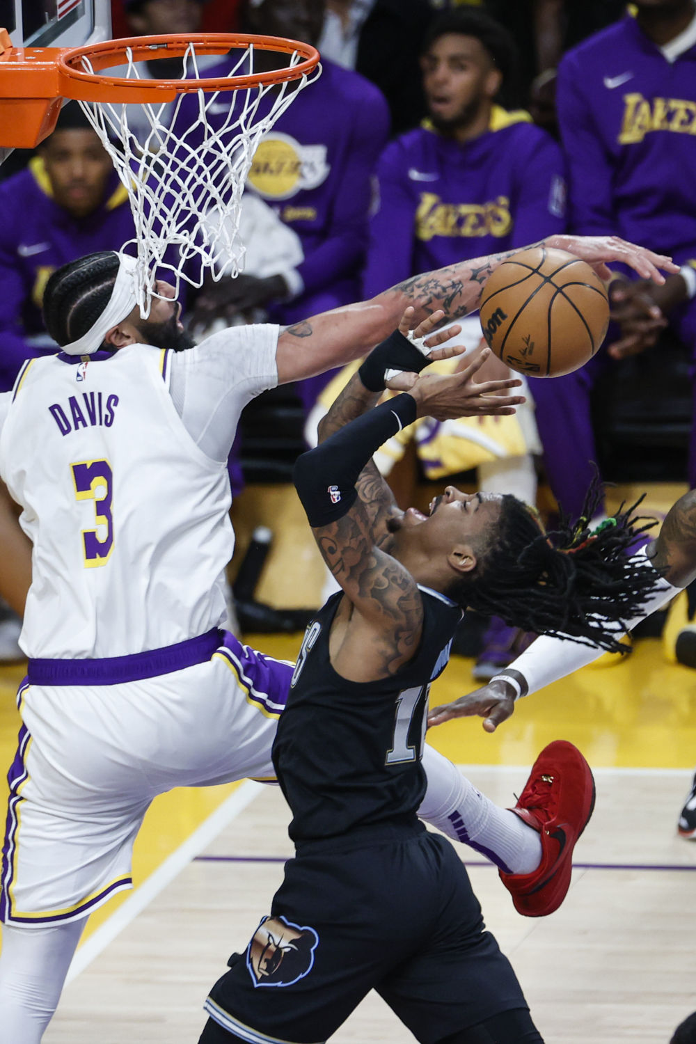 包含灰熊绝杀夺胜，球队留员鸡排争抗季后赛的词条