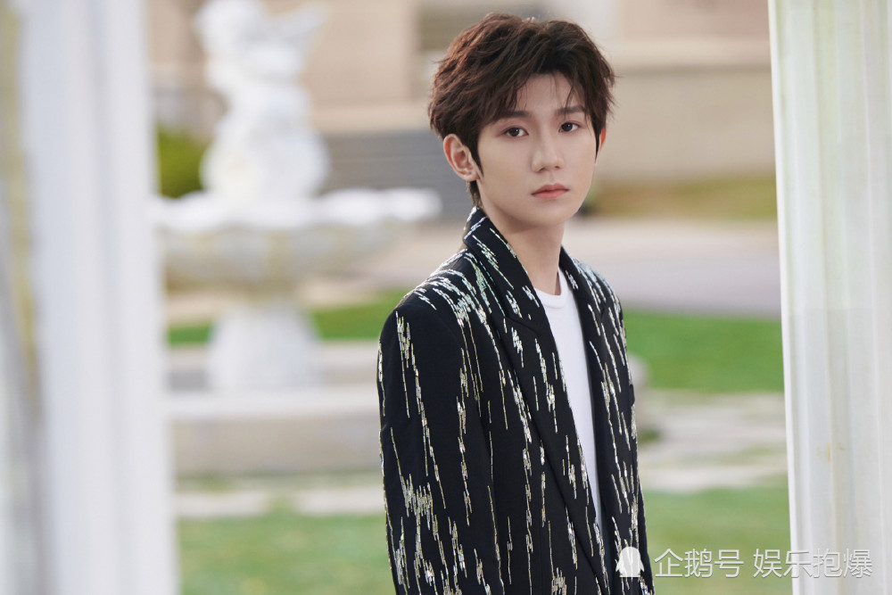 DK轻取C9，Xiaohu开启传奇时刻宿敌对决小组赛，让粉丝疯狂欢呼