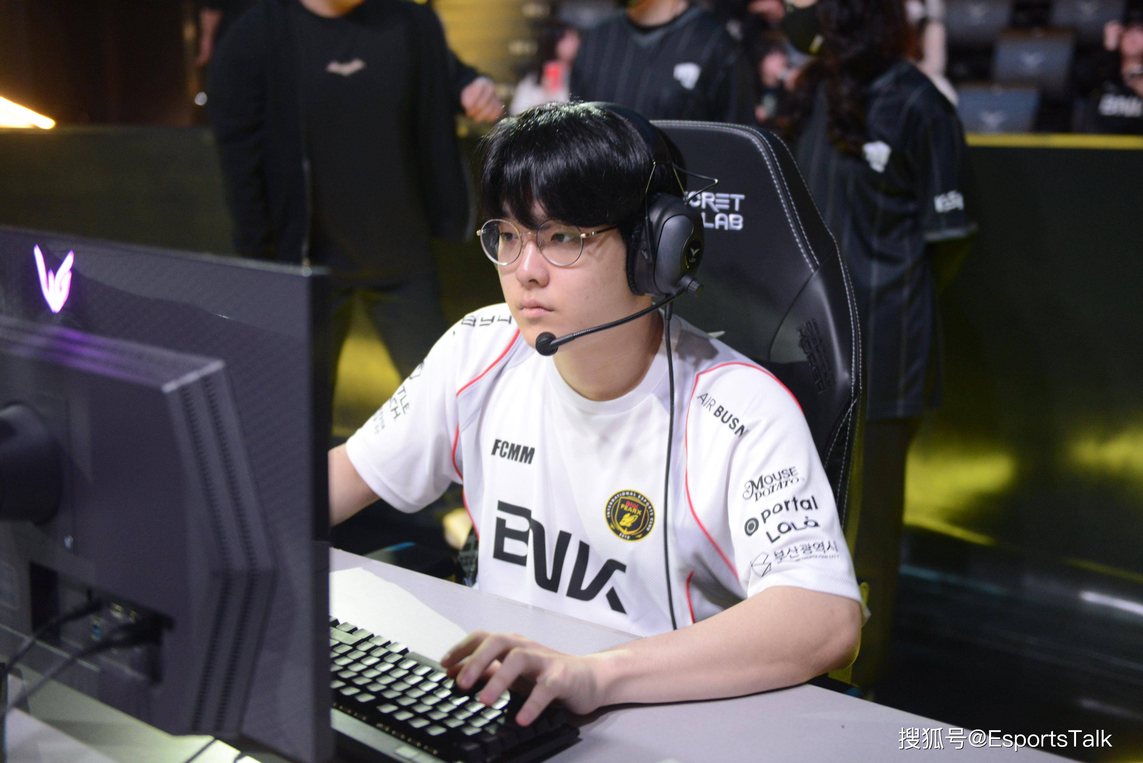 T1横扫KT，Knight完成史诗逆转焦点之战小组赛，留下经典瞬间的简单介绍