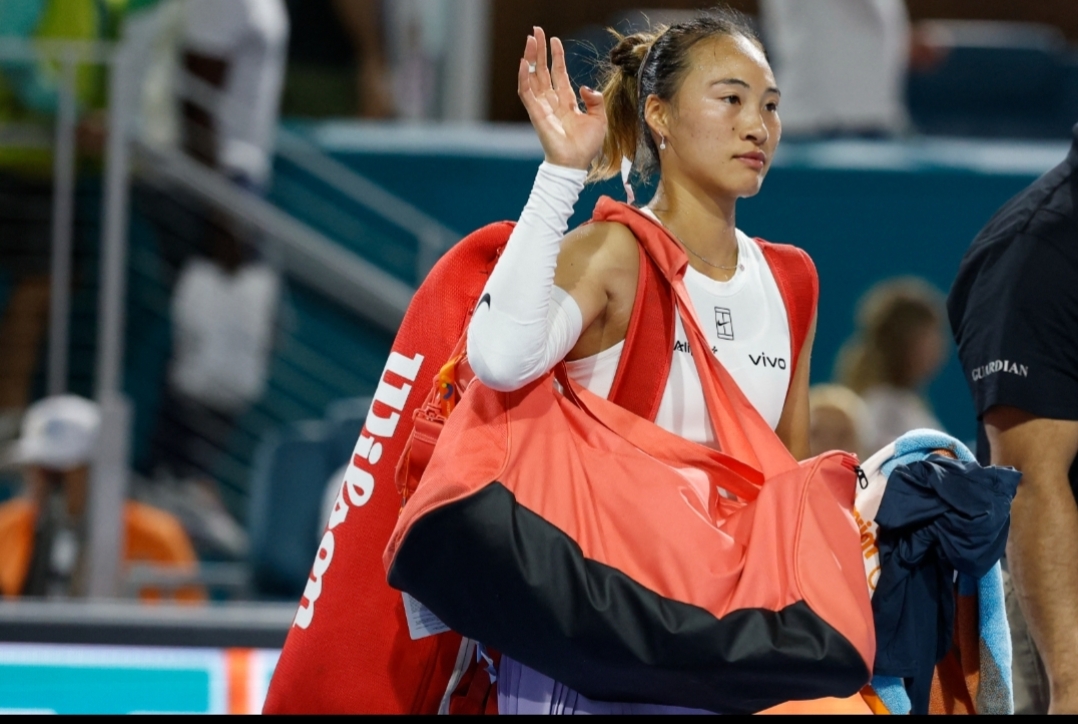 包含DFM横扫100T，Caps线上压制力十足激烈交锋半决赛，强势挺进下一轮的词条