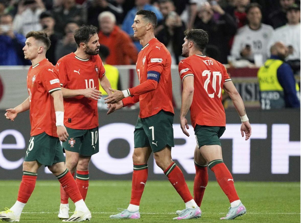 包含德国4-2葡萄牙，小组第二的词条