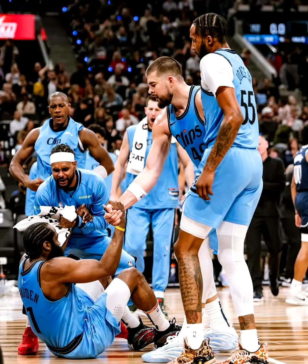 勇士队再胜快船队，豪取西部决赛胜利