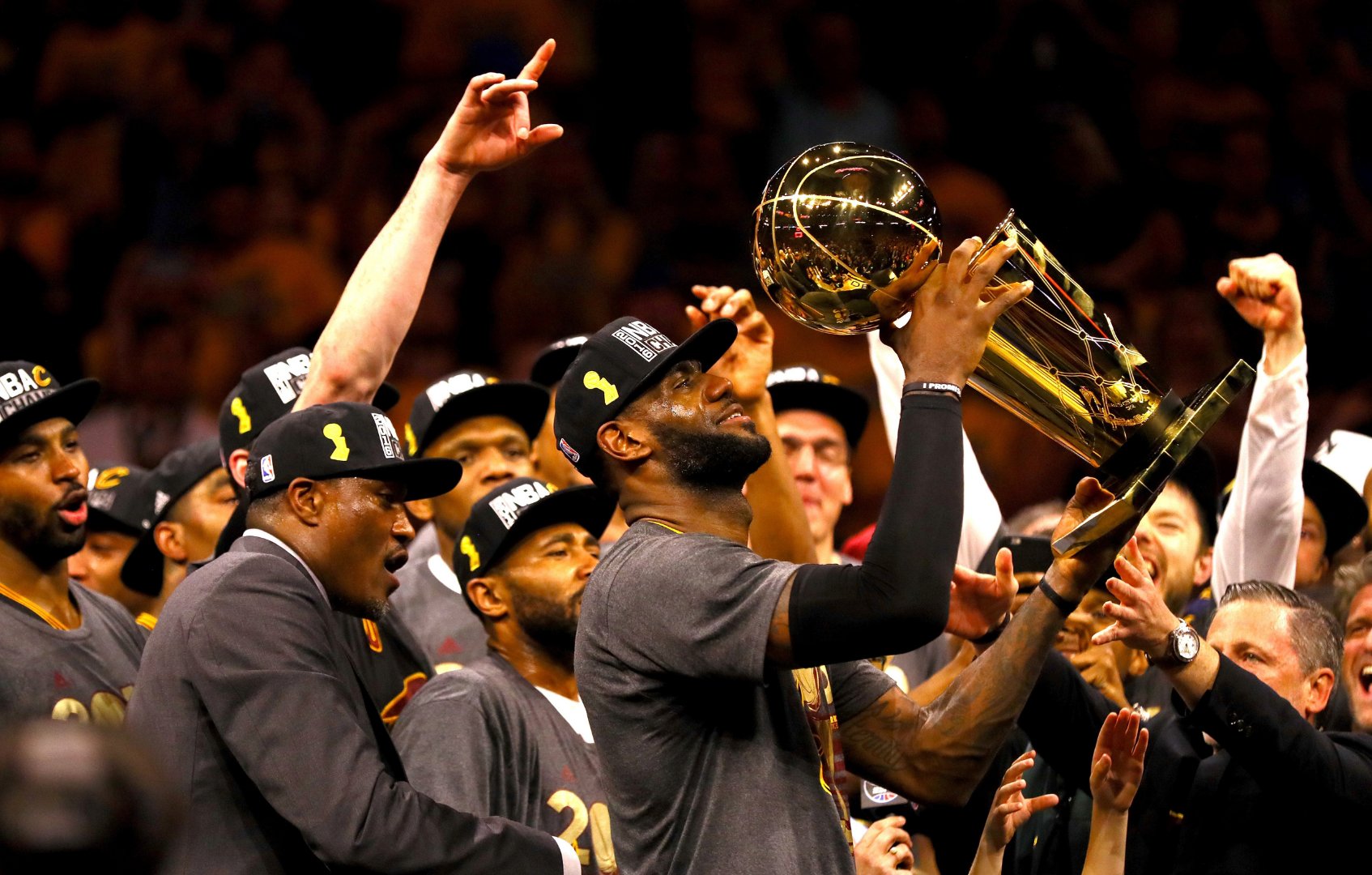 詹皇状态回升，领导湖人连胜