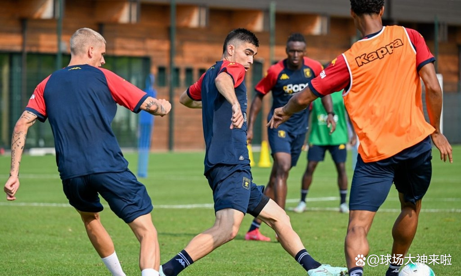 热那亚战术失误频现，球队面临危机